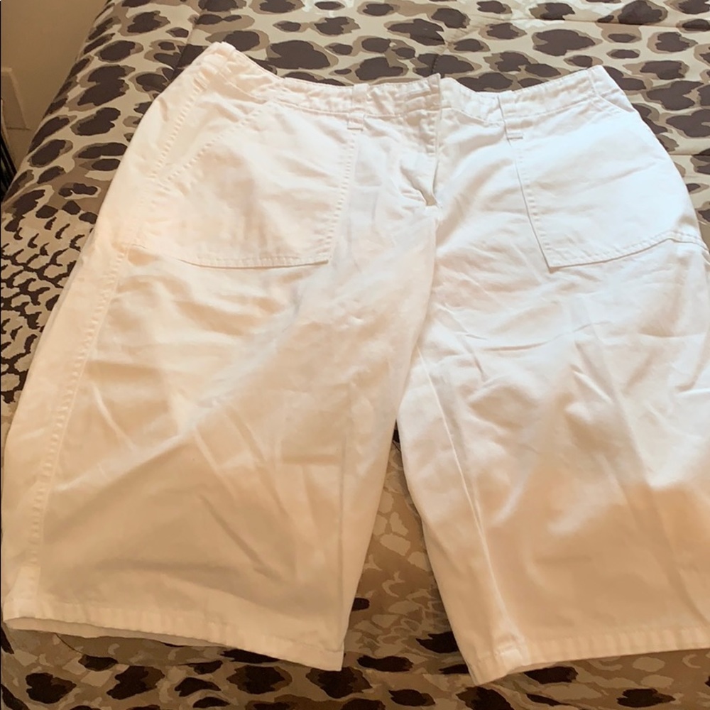 White NY&C Bermuda shorts
